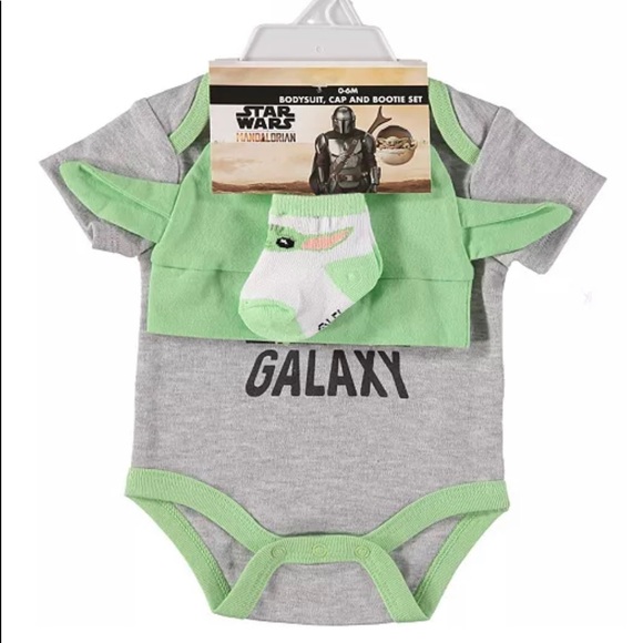 Baby Yoda Onesie 3-Piece - Picture 4 of 12